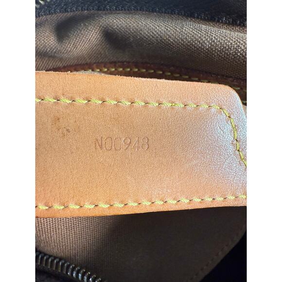 Louis Vuitton Sac Souple 45 Monogram Duffel Bag w/ COA – Authentic – MSRP $2200 - Picture 16 of 16